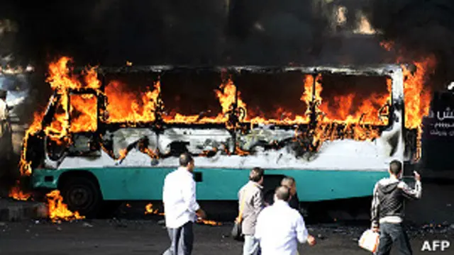 خرجت المظاهرة رافعة شعار "تطهير القضاء"