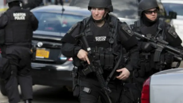 پلیس بوستون عملیات جستجوی کوچه به کوچه و خیابان به خیابان را آغاز کرده است