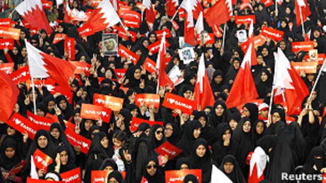 تزامنت المظاهرات مع تدريبات الفرق المشاركة في السباق