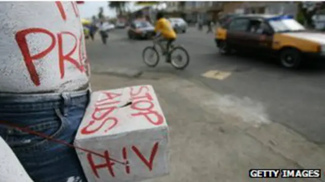 घाना में दो लाख 30 हज़ार लोग एचआईवी से पीड़ित हैं.