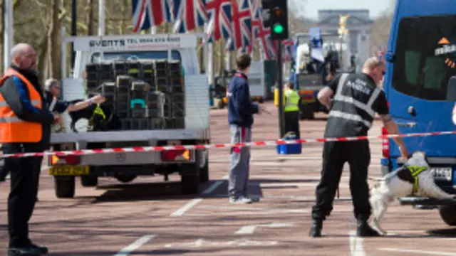 ब्रिटेन में सुरक्षा के मद्देनजर सीसीटीवी के इस्तेमाल को इजाजत है 