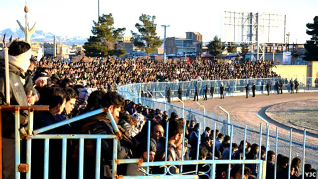 مراسم اعدام در زمین فوتبال 