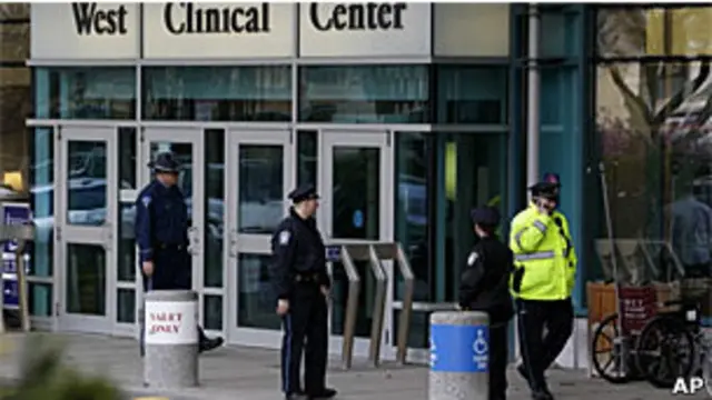 Bên ngoài bệnh viện