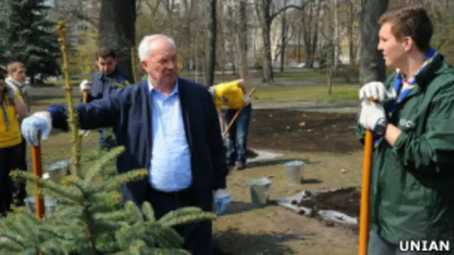 Микола Азаров