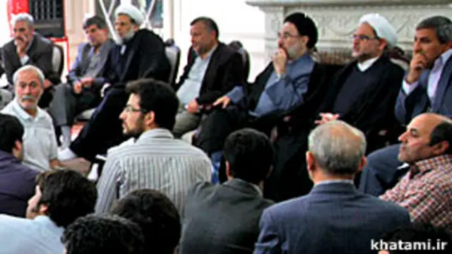 بعضی از اصطلاح طلبان معتقدند حضور خاتمی در انتخابات فرصت هایی را برایشان فراهم می کند، در حالی که بعضی دیگر می گویند که حکومت نسبت به نامزدی خاتمی حساس است