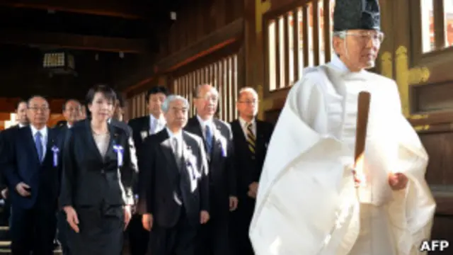 Anggota parlemen Jepang di Kuil Yasukuni