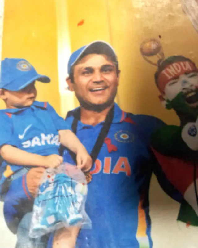 सचिन के साथ-साथ सुधीर भारतीय टीम के अन्य सदस्यों से भी मिलते हैं.