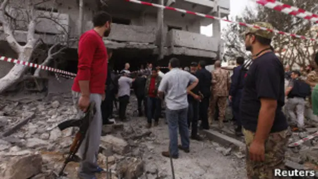 На месте взрыва у посольства Франции в Триполи