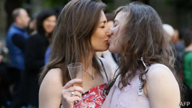 Сторонник гей-браков у Национального собрания Франции