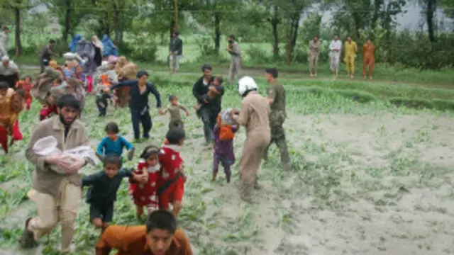 د سیمې خلک ادعا کوي، چې دغه سیمه کې د ریل پټلیو غځېدو له کبله د باراني اوبو لار بدله شوې.