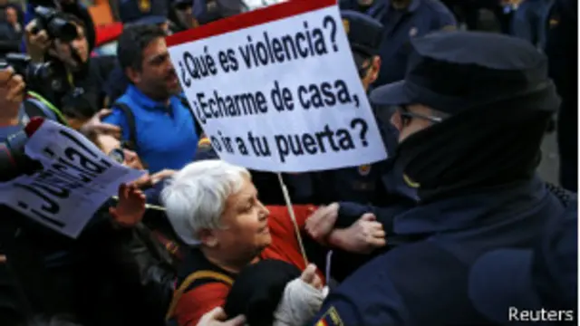 Escrache contra el ministro Montoro