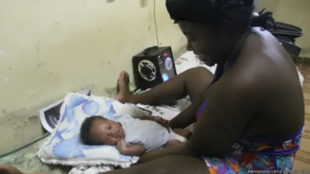 Bebê Damião e sua mãe