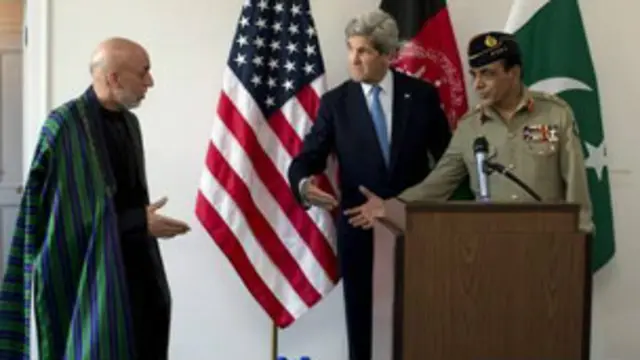 کرزی و ژنرل کیانی، ظاهرا حرفی برای گفتن در این نشست خبری نداشتند.