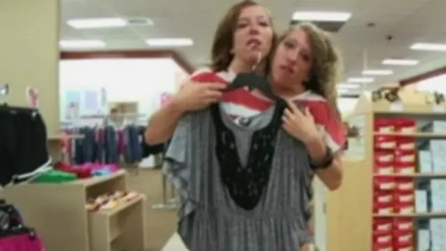 जुड़वा बहनें