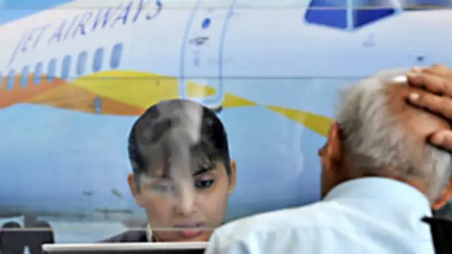 රත්රන් තොගය ඩුබායි වලින් ගෙන එන්නට ඇතැයි සැලකෙයි.