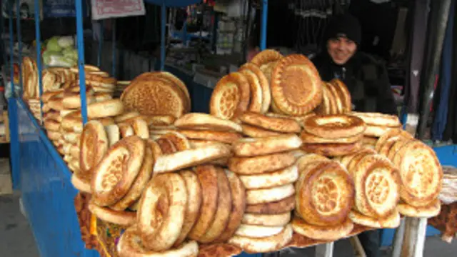 Бишкекда тандир нонларини уйғурлар ва ўзбеклар ёпишади