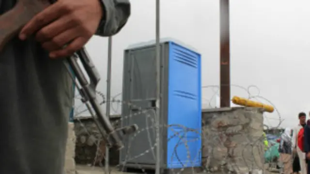 اکسفام: وزارت داخله باید دستشویی و اتاقهای تبدیل لباس مناسب و جداگانه ای را برای پلیس زن اختصاص دهد