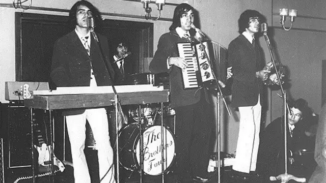 گروه چهاربرادر نخستین گروه موسیقی افغانستان بود.