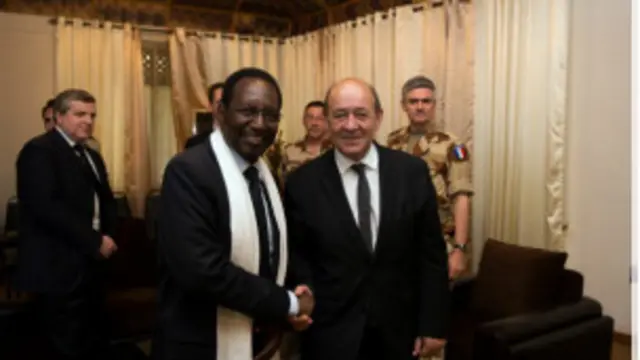 وزير الدفاع الفرنسي والرئيس المالي