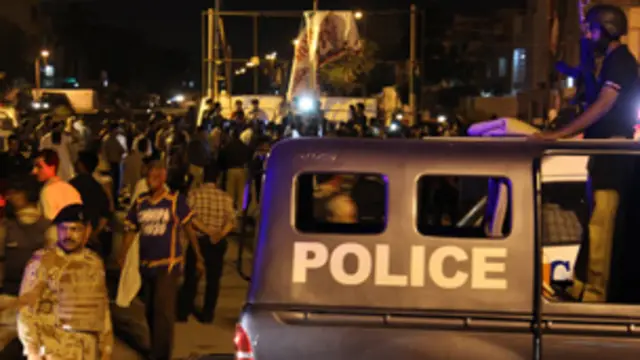 تحریکِ طالبان نے کراچی کے کچھ علاقوں میں پمفلیٹ تقسیم کیے ہیں جن میں جمہوریت کو کفر کا نظام قرار دیا گیا ہے