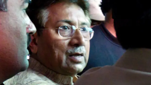 انتزع مشرف الحكم بانقلاب عسكري