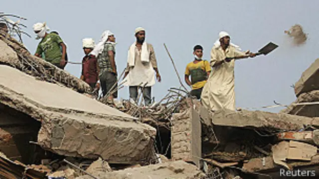 Обломки здания