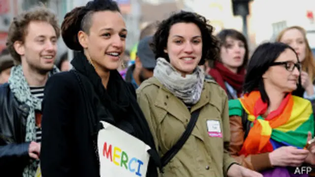 Demonstrasi menyambut legalisasi gay di Prancis