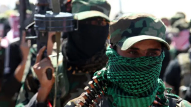 إندلعت المواجهات عقب أقتحام قوات الجيش لمعسكر المحتجين بالحويجة