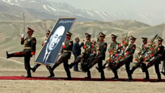 څلور کاله وړاندې د ولسمشر کرزي په امر د داود خان او د هغه د کورنۍ د غړو مړي د څرخي پله له پولیګونه راوایستل شول او په ځانګړو مراسمو سره خاورو ته وسپارل شول.