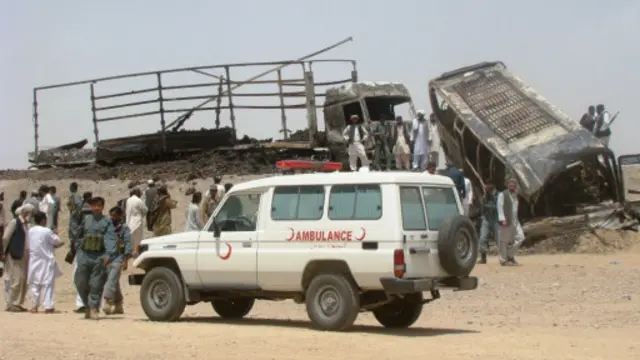 د چلوونکو نه پاملرنه او د سړک خرابوالی په لویو لارو کې د پیښو اصلي لامل ګڼل کیږي