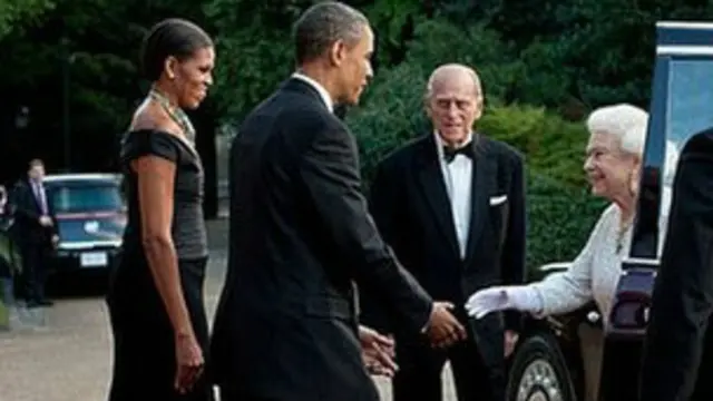 ब्रिटेन की महारानी की ओर से ओबामा परिवार को कई उपहार दिए गए