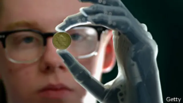 Braço biônico / Getty