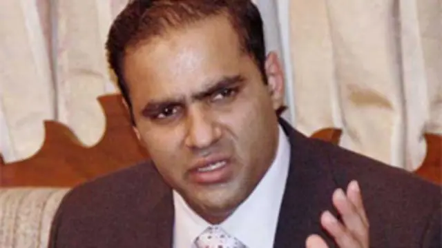 عابد شیر علی فیصل آباد کے سابق میئر شیر علی کے بیٹے ہیں