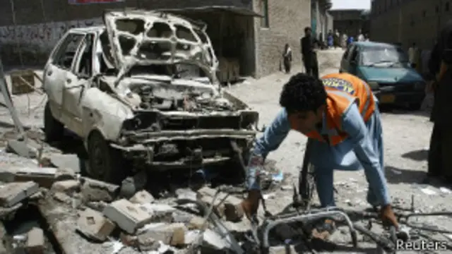 تصاعد العنف في باكستان مع اقتراب الانتخابات. 