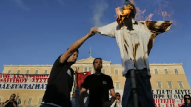 حکومت کی جانب سے کفایت شعاری کی مہم کے خلاف کئی مظاہرے ہوئے ہیں