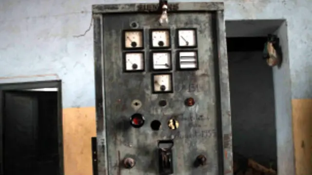 د کورنیو جګړو پرمهال دغه فابریکه د وخت د واکمنو د نه پاملرنې له کبله په ټپه ودرېده.