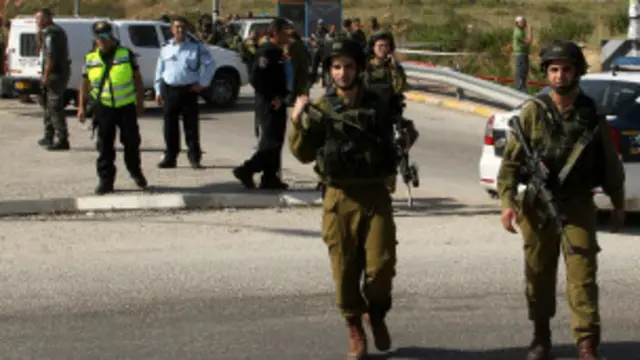 قوات إسرائيلية في مكان الحادث