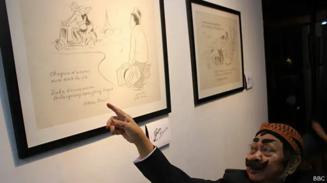 Pak Raden dan karya sketsanya di Bentara Budaya Jakarta, akhir April 2013 lalu