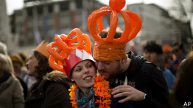 Dutch Monarch well-wishers, AP