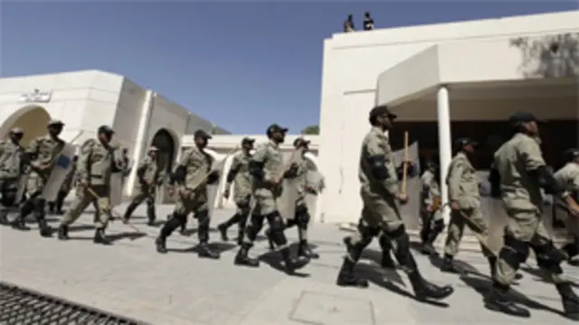 پروېز مشرف په ۲۰۰۷ کال کې د نواز شريف حکومت ړنګ کړ