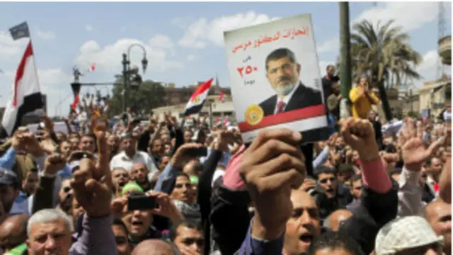 مخالفین کے احتجاج سے پہلے صدر مرسی کے حامی سڑکوں پر نکل آئے ہیں