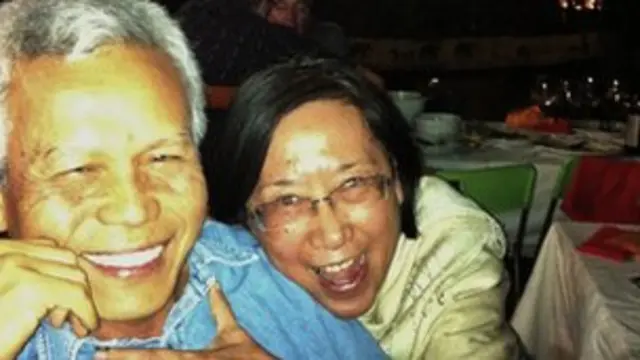 Ông Sombath và vợ