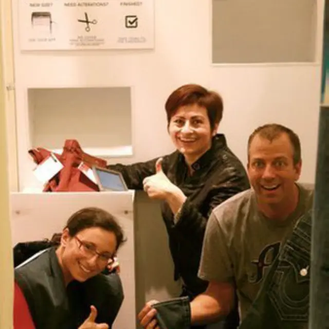 Nadia (centro) e seus colegas da Hointer