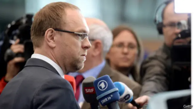 سرگئی ولاسنکو وکیل یولیا تیموشنکو رهبر مخالفان در اوکراین ، بعد از پایان دادرسی دادگاه حقوق بشر اروپا