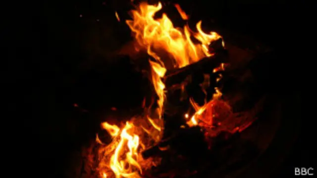 Горящая древесина