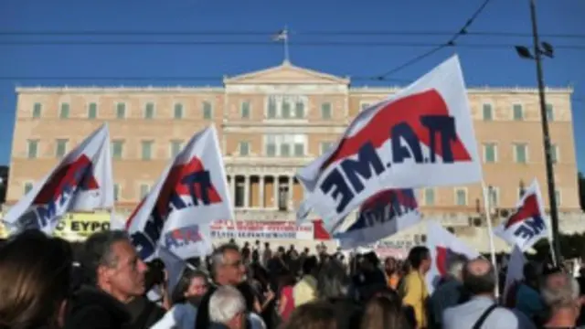 يتوقع انطلاق مظاهرات في أنحاء اليونان ضد إجراءات التقشف، ودخلت الشرطة في حالة تأهب تحسبا لاندلاع أعمال عنف جديدة.