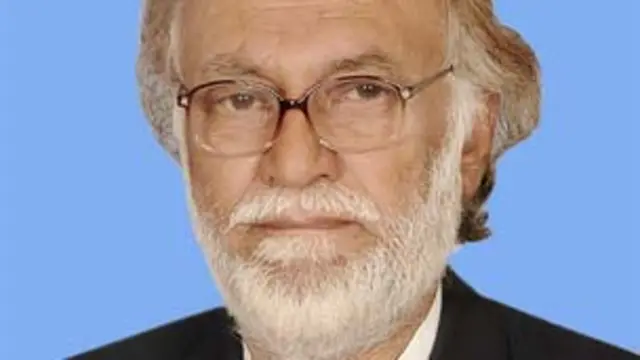 سابق وزیرِ خارجہ آصف احمد علی آزاد حیثیت سے این اے 140 میں میدان میں ہیں