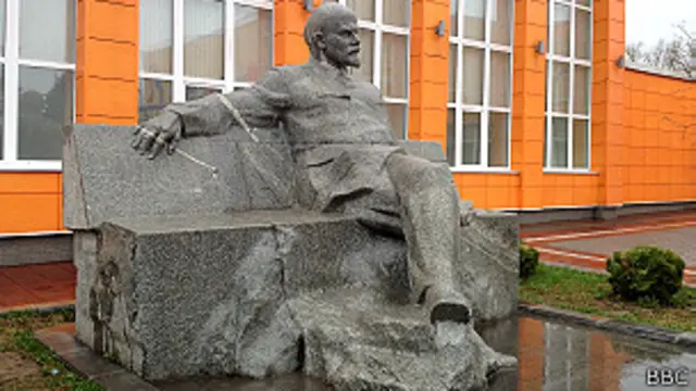 Памятник Ленину в совхозе его имени