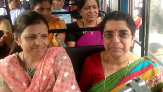 लोग कह रहे कि महिलाओं के लिए विशेष बस सेवा से उन्हें बहेतर सुरक्षा मिल सकेगी.