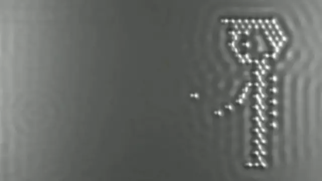 आईबीएम की फिल्म में परमाणुओं को देखकर ऐसा लगता है कि जैसे कोई बच्चा गेंद से खेल रहा हो